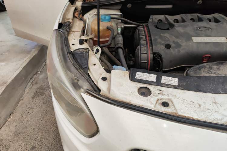 Used GAC Trumpchi GA3 2013 1.6L Automatic Elite ESP Edition Right Front Headlight