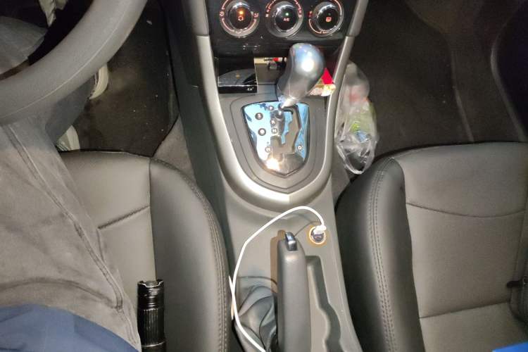 Used Peugeot 408 2013 2.0L Automatic Comfort Edition Gear Lever