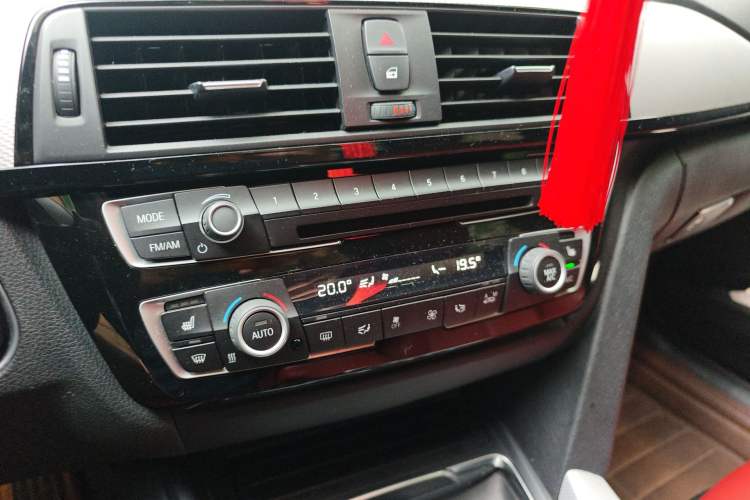 Used BMW 3 Series 2017 330i M Sport Edition Audio And AC Panel