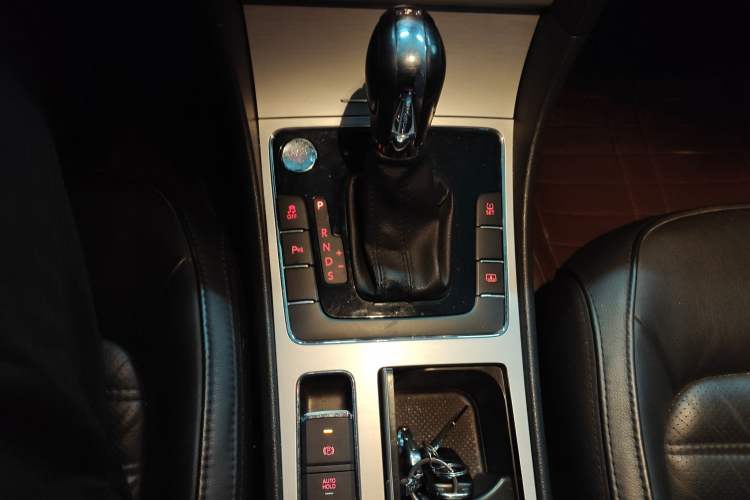 Used Volkswagen Passat 2014 1.8TSI DSG Ultimate Edition Gear Lever