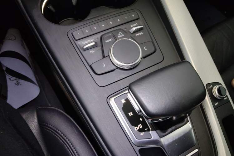 Used Audi A5 2017 Sportback 45 TFSI Fashion Model Gear Lever