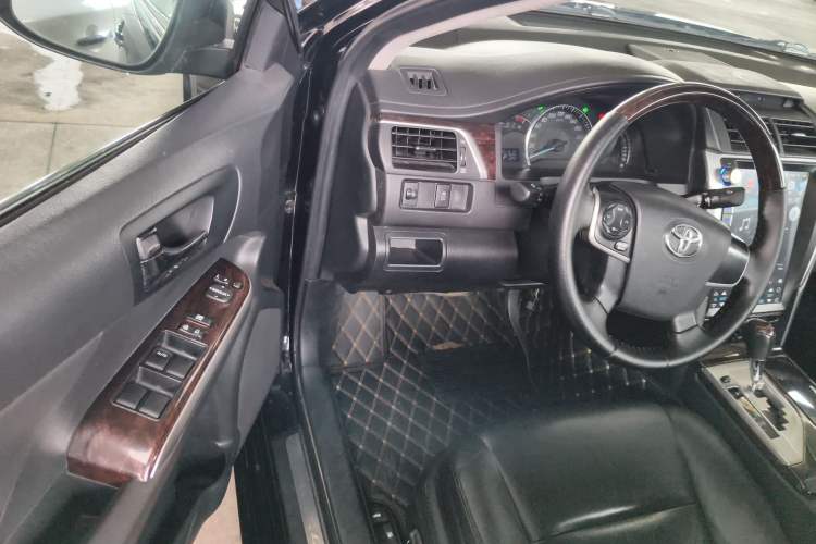 Used Toyota Camry 2015 2.0G Premier Edition Driver Seat