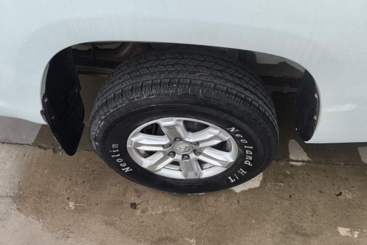 Used SAIC MAXUS T70 2019 2.0T Diesel Automatic Two-Wheel Drive Comfort Edition with Long Bed and High Ground Clearance