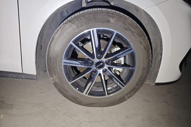 Used BYD Seal 06 New Energy 2024 DM-i 120KM Luxury Model Right Front Wheel Hub