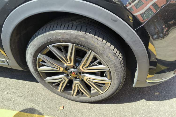 Used Hongqi HS5 2022 Facelifted Version 2.0T Smart Connect Flagship All-Wheel-Drive Edition
