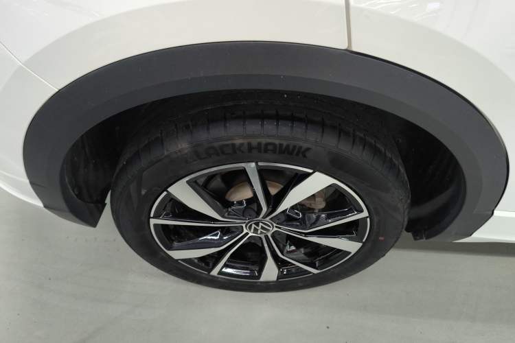 Used Volkswagen T-ROC 2023 300TSI DSG Two-Wheel-Drive Chen Guang Edition Right Rear Wheel Hub