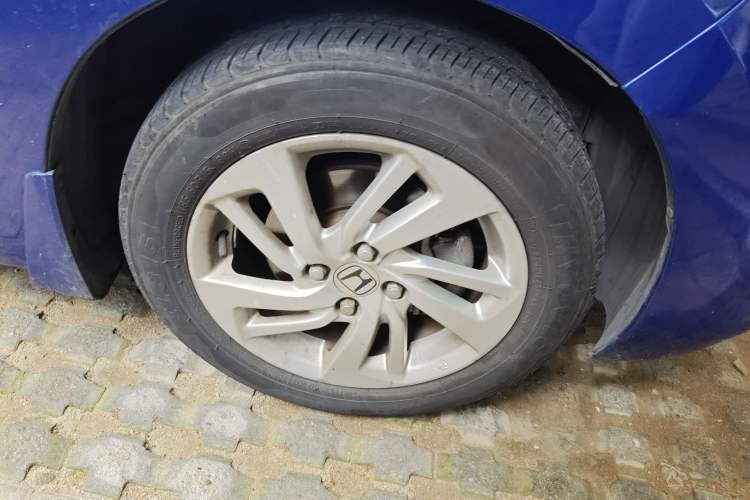 Used Honda Fit 2014 1.5L LX CVT Comfort Model Right Front Wheel Hub