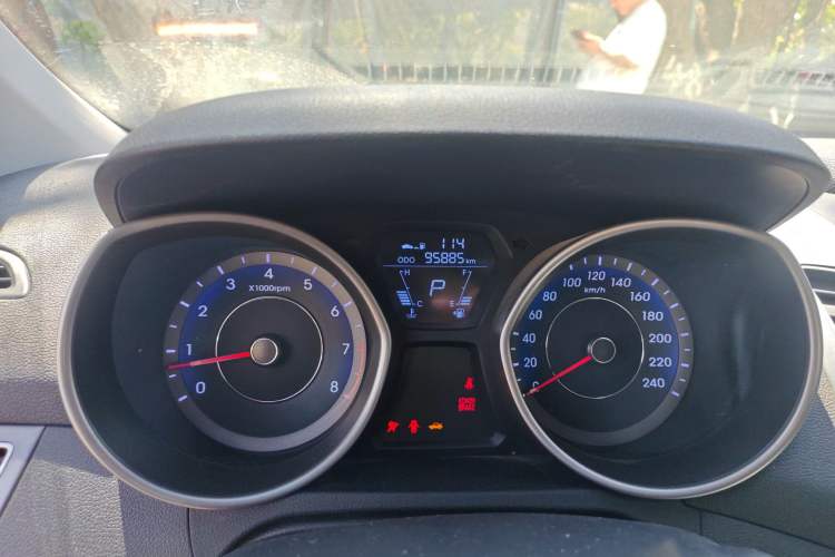 Used Hyundai Elantra (5th Generation / Langdong) 2015 1.6L Automatic Fashion Model