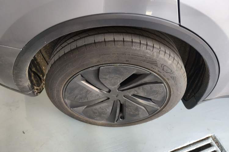 Used Tesla Model Y 2025 Rear-Wheel-Drive Version
