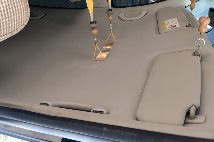 Used Volkswagen Lavida 2013 Revised Classic 1.6L Manual Fashion Edition Headliner