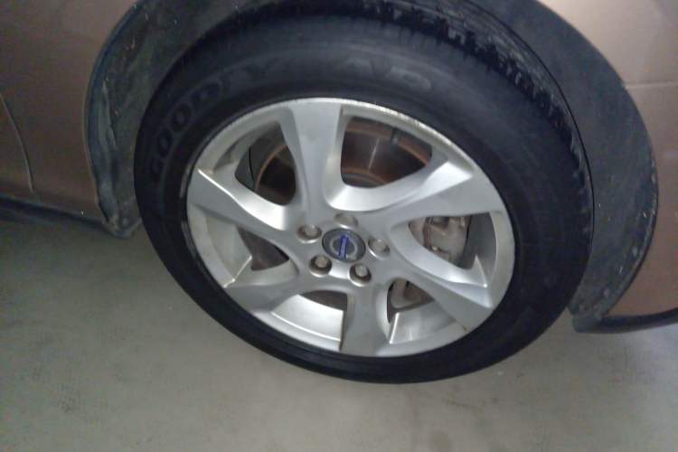 Used Volvo V40 2014 Cross Country T5 AWD Smart Luxury Edition
