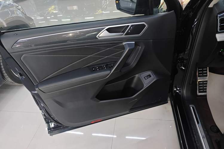 Used Volkswagen Tiguan L 2022 330TSI Automatic Two-Wheel Drive R-Line Enhanced Edition