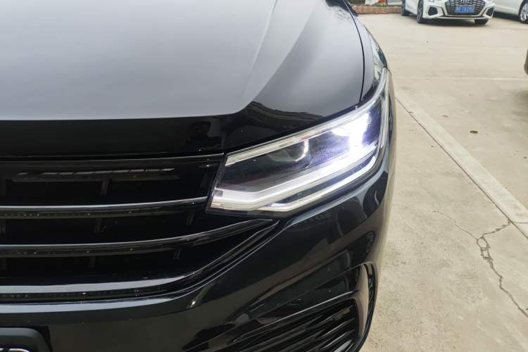 Used Volkswagen Tiguan L 2024 Outstanding Model 300TSI Automatic Two-Wheel Drive Longteng Edition Left Front Headlight