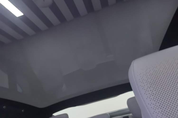 Used Xiaomi Auto SU7 2024 Four-Wheel Drive Ultra-Long Range Advanced Intelligent Driving Max Edition Headliner