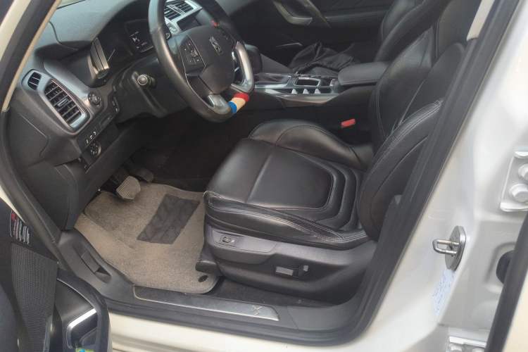 Used DS 5 2014 1.6T Luxury Edition THP160
