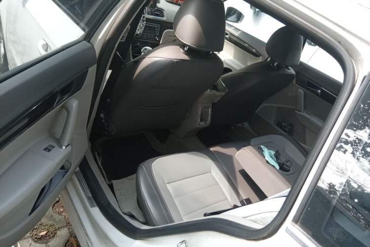 Used Volkswagen Gran Lavida 2013 1.6L Automatic Comfort Model Left Rear Seat