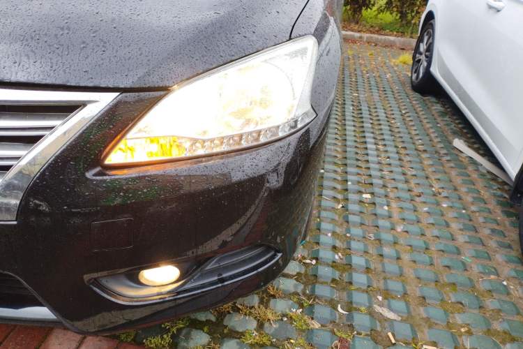 Used Nissan Sylphy 2012 1.6 XL Manual Luxury Edition Left Front Headlight