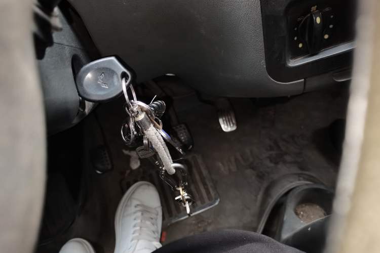 Used Wuling Zhiguang 2010 1.0L New Version Practical Short-Body L2Y Vehicle Key