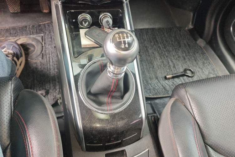 Used Zotye Domy X5 2015 1.5T Manual Luxury Model China V Standard Gear Lever