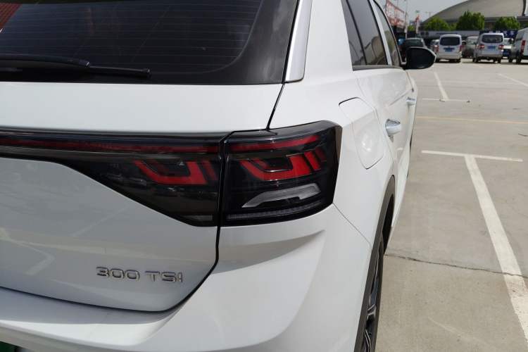 Used Volkswagen T-ROC 2023 300TSI DSG Two-Wheel-Drive Chen Guang Edition Exterior 3