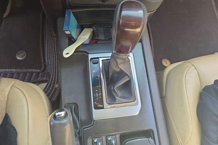 Used Toyota Prado 2016 3.5L Automatic TX-L Gear Lever