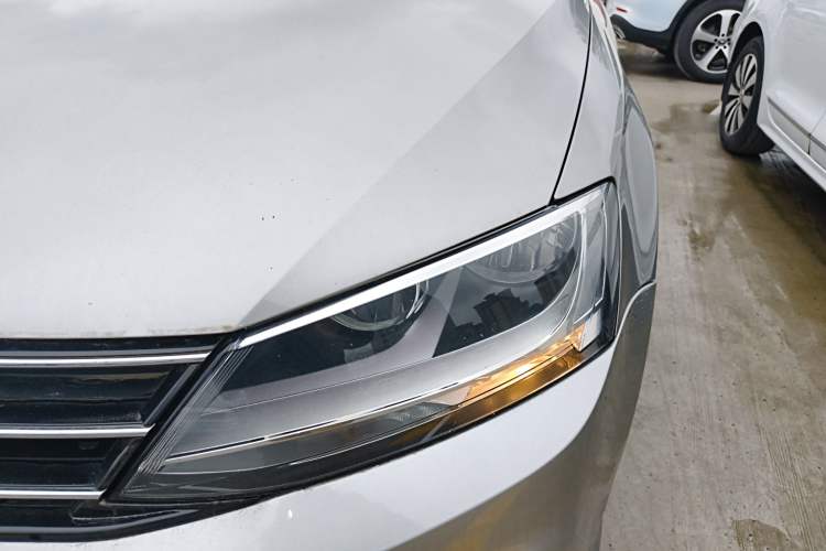 Used Volkswagen Sagitar 2017 230TSI Automatic Comfort Version
