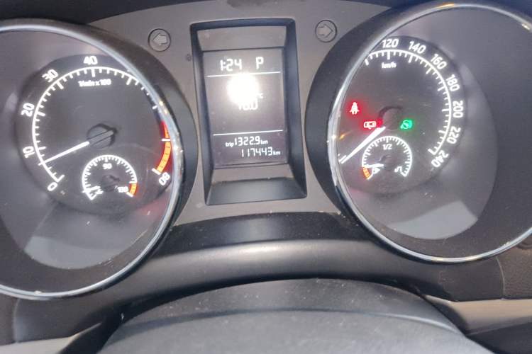 Used Skoda Yeti 2014 1.4TSI DSG Explorer Edition Odometer Close Up