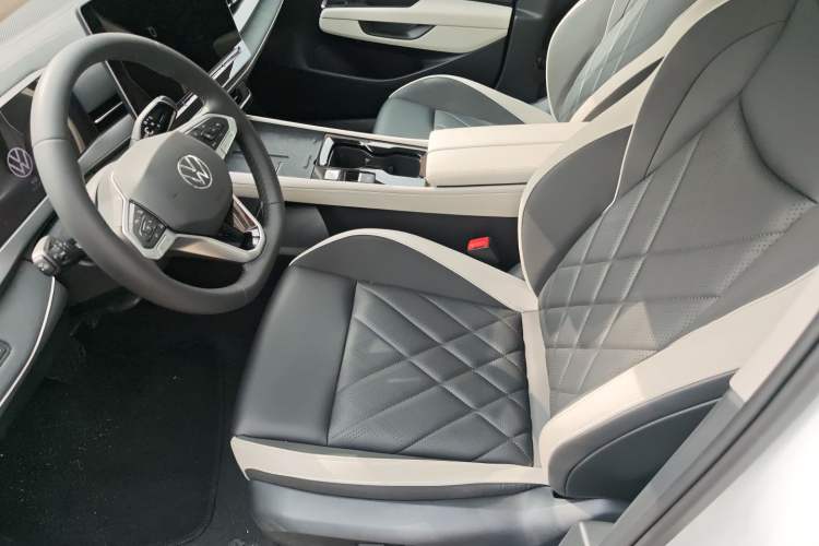 Used Volkswagen Sagitar 2026 Model L 300TSI DSG Luxury Version
