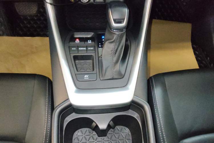 Used Toyota Wildlander 2023 Dual-Motor 2.5L E-CVT Two-Wheel Drive Luxury PLUS Edition
