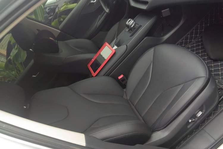 Used Hongqi E-QM5 2022 431 km Charge & Enjoy Edition
