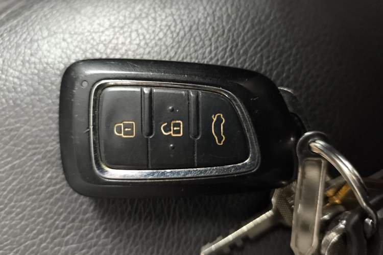 Used Dongfeng Aeolus AX7 2015 2.0L Automatic Zhiyi Trim
