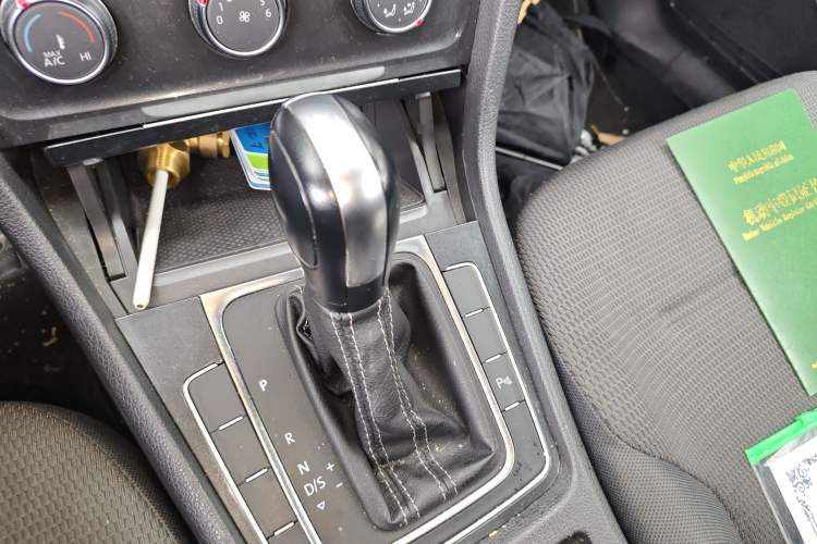 Used Volkswagen Golf 2017 1.6L Automatic Comfort Million-Vehicle Anniversary Edition
