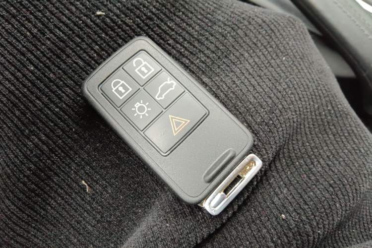 Used Volvo V40 2016 T4 Smart Luxury Edition