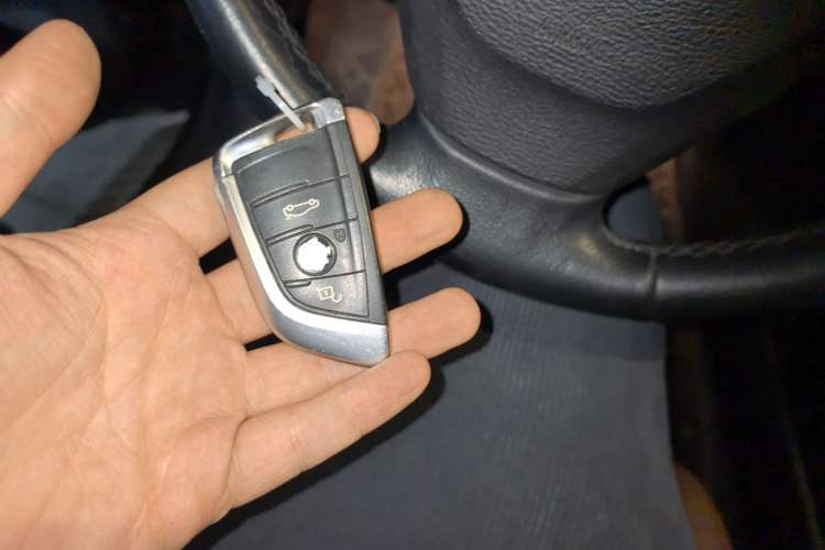 Used BMW X5 2015 xDrive28i Vehicle Key