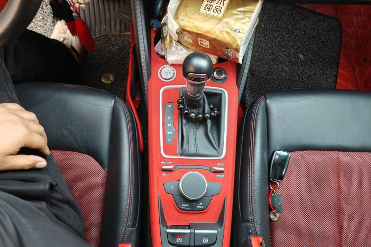 Used Audi Q2L 2021 35 TFSI Fashion Dynamic Model Gear Lever