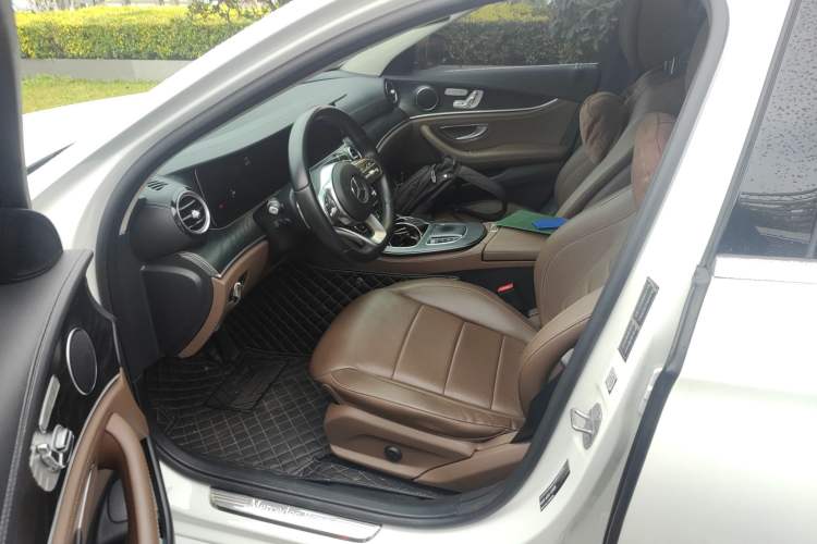 Used Mercedes-Benz E-Class 2019 E 300 L Sporty and Stylish Model
