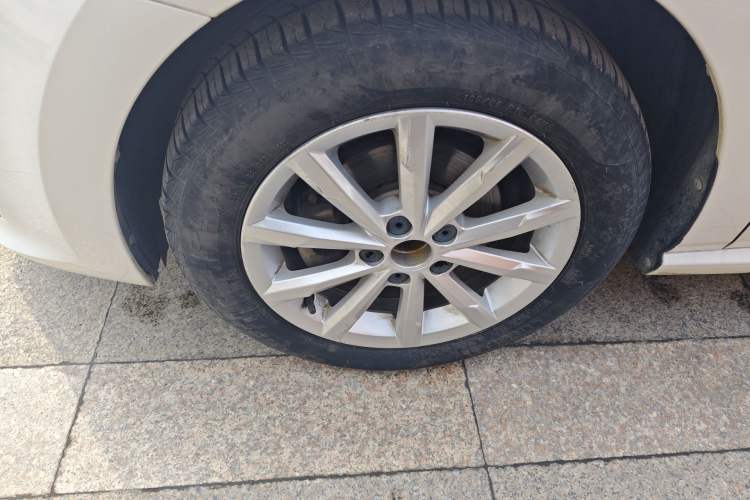 Used Volkswagen Polo 2016 1.6L Automatic Luxury Model Left Front Wheel Hub