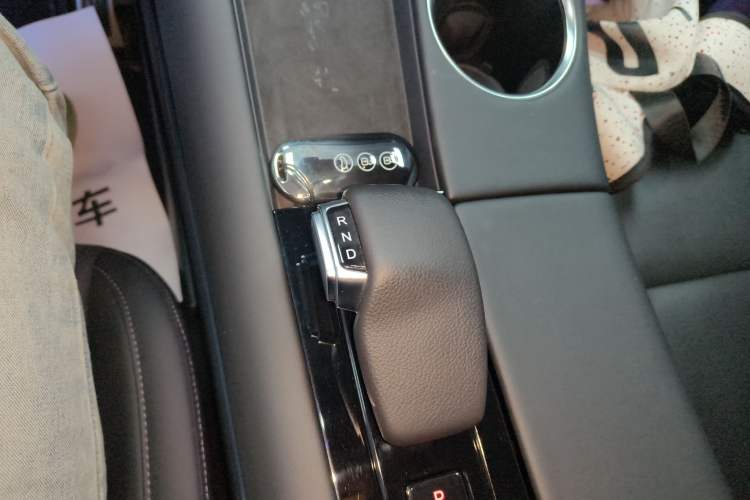 Used Hima AITO M5 2022 Range-Extended Rear-Drive Standard Version Gear Lever