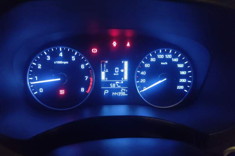 Used Hyundai ix25 2015 1.6L Automatic Two-Wheel-Drive Deluxe DLX Model
