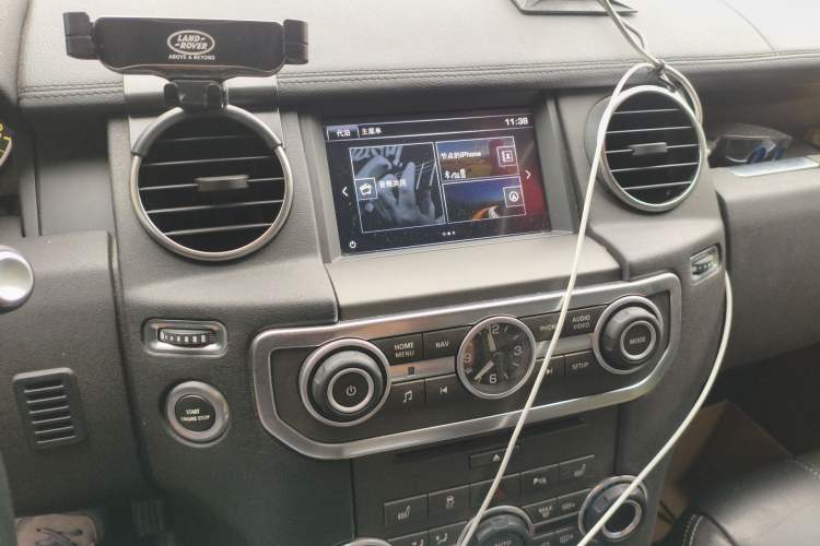 Used Land Rover Discovery 2015 3.0 SC V6 HSE Audio And AC Panel