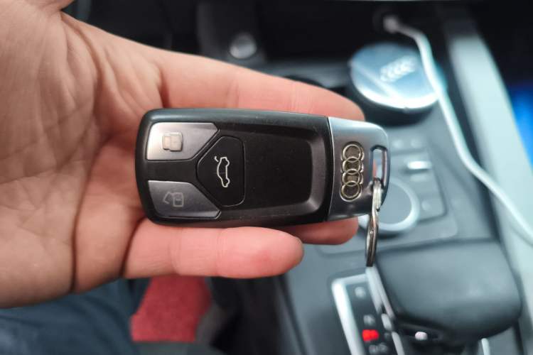 Used Audi A4L 2017 40 TFSI Ambition Edition
