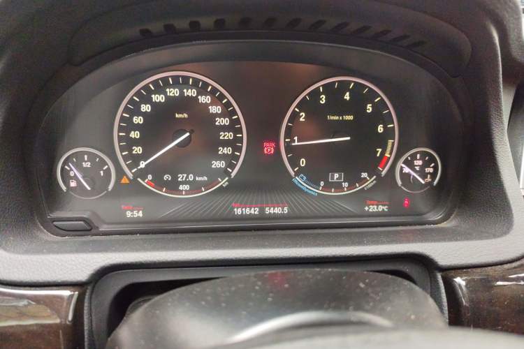 Used BMW 5 Series GT 2014 528i Leading Model Odometer Close Up