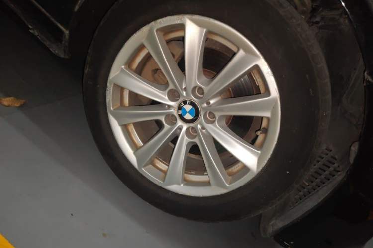 Used BMW 5 Series 2013 525Li Leading Model
