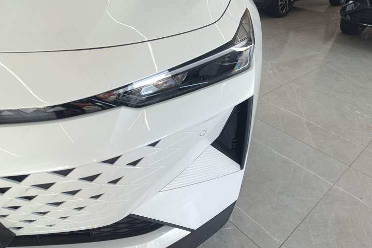 Used Changan UNI-V iDD 2024 Blue Whale Smart Electric iDD 136km ZhiKu Model
