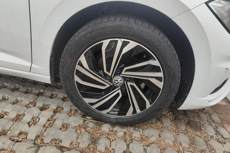 Used Volkswagen Sagitar 2021 200TSI DSG Excellence Edition Right Front Wheel Hub