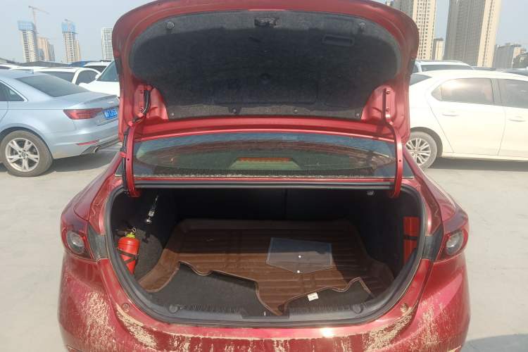 Used Mazda 3 Axela 2014 Sedan 1.5L Manual Comfort Model
