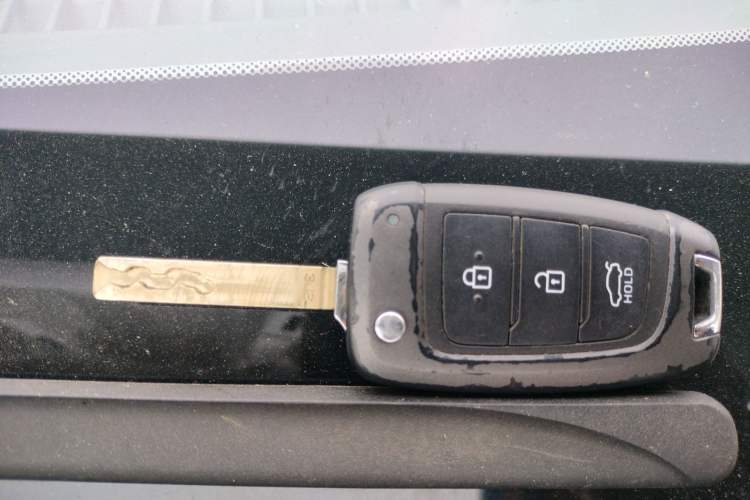 Used Hyundai Celesta 2018 1.6L Automatic GL Enjoyment Edition China VI compliant Interior 1