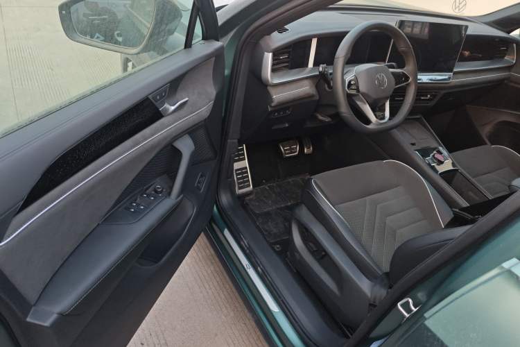 Used Volkswagen Tayron 2025 Tharu L 330TSI Two-Wheel Drive Elite City Package