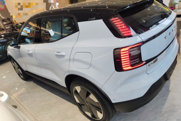 Used Volvo EX30 2025 Rear-Drive Long-Range Version Ultra
