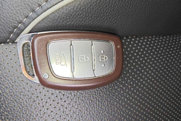 Used Hyundai ix25 2015 1.6L Automatic Two-Wheel Drive Smart GLS Trim Interior 1